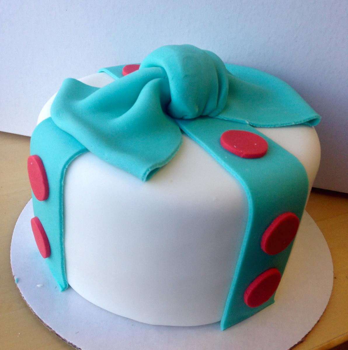 Zingerman's Bakehouse makes fondant