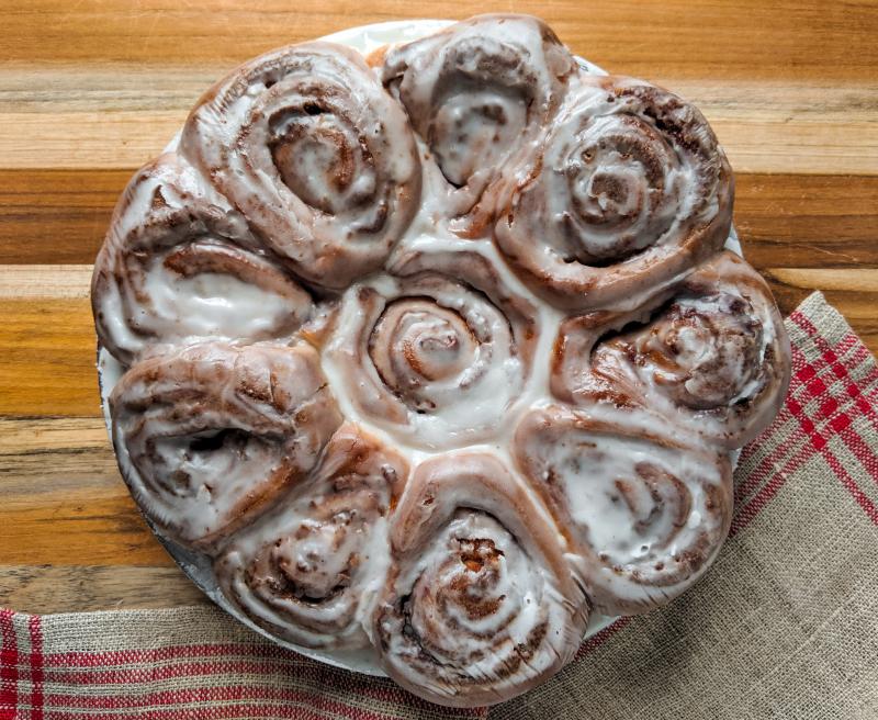 pan of 10 cinnamon rolls