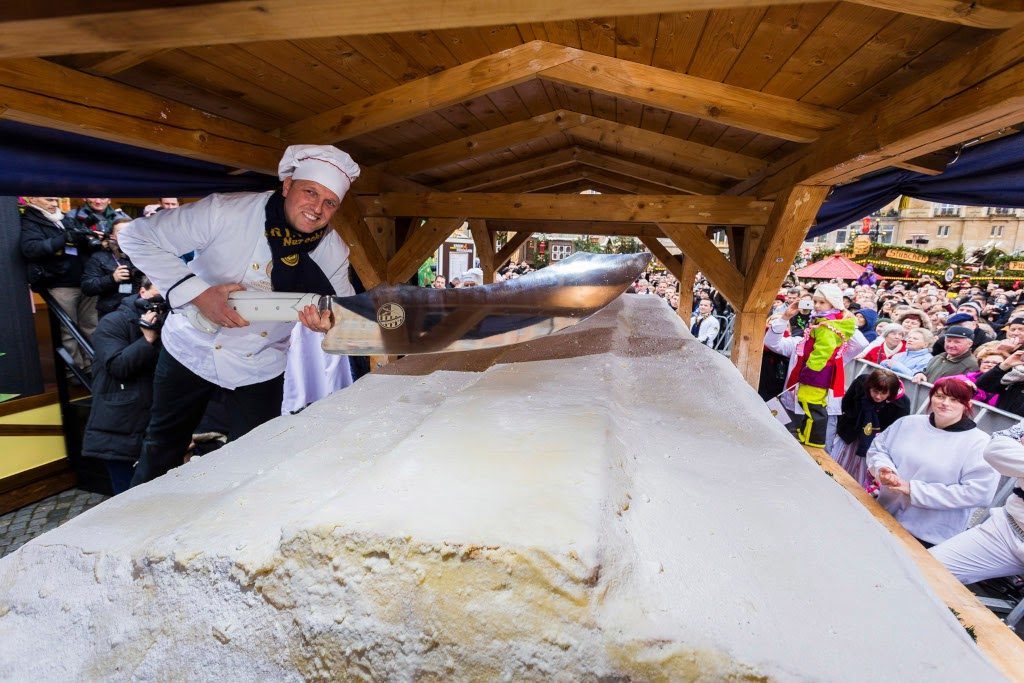 Cutting the Giant Stollen