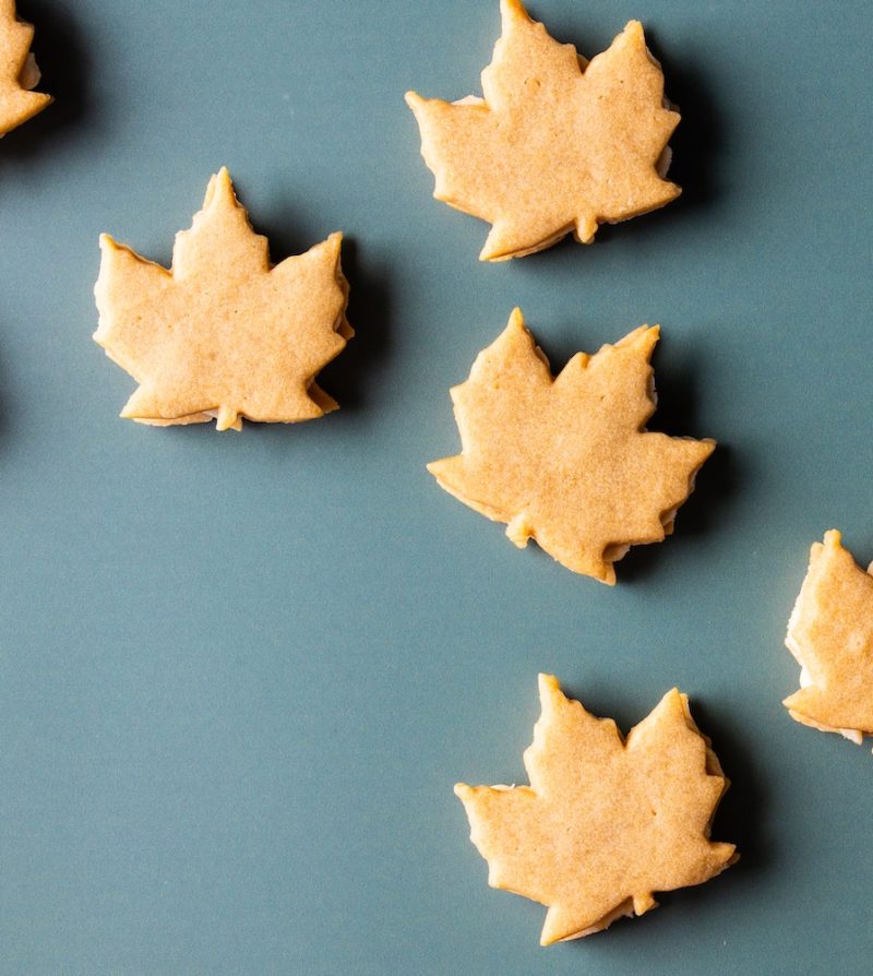 maple leaf sandwich cookies